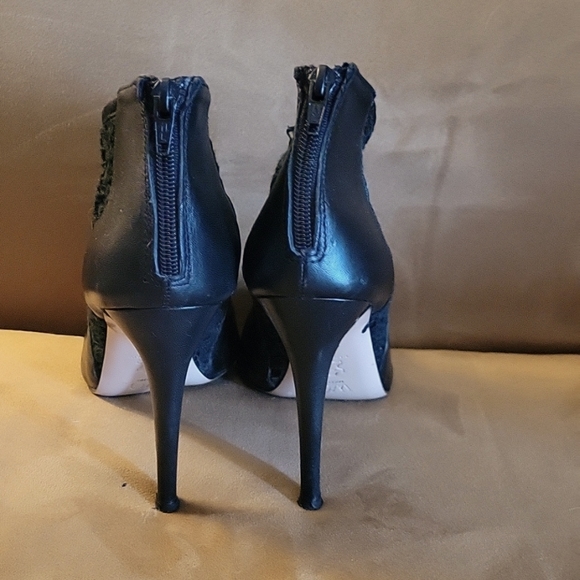 Black booties - Picture 3 of 9